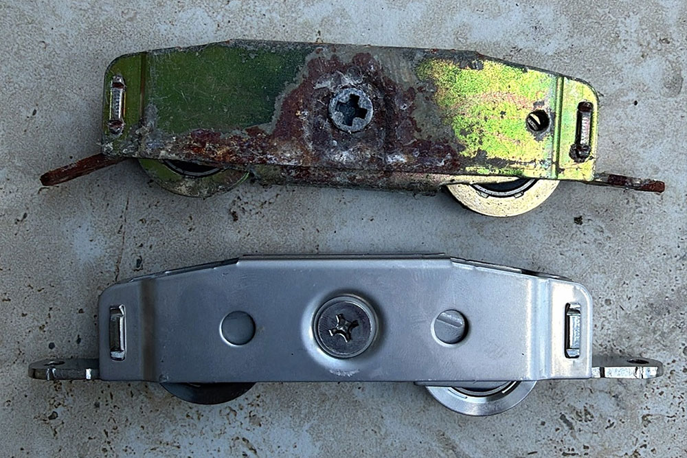 Icon representing sliding door roller repair and replacement