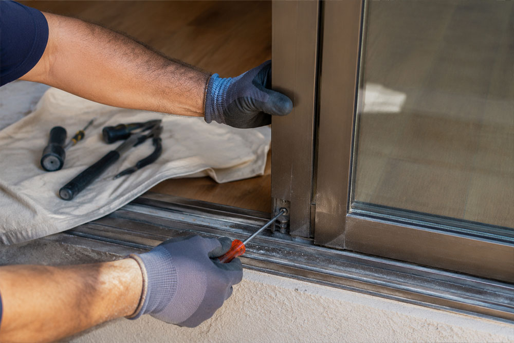 Icon representing sliding door hardware, handle, and lock repair